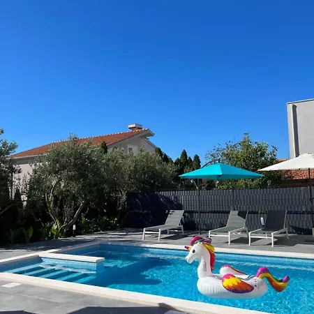 Moderne Meerblick Ap-1 Mit Pool Und Terrasse Bbq In Der Naehe Von Split Trogir By Interhome Kaštela