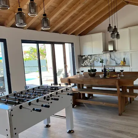 Moderne Meerblick Ap-1 Mit Pool Und Terrasse Bbq In Der Naehe Von Split Trogir By Interhome Διαμέρισμα Kaštela