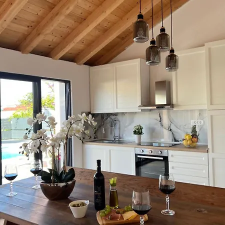 Moderne Meerblick Ap-1 Mit Pool Und Terrasse Bbq In Der Naehe Von Split Trogir By Interhome Διαμέρισμα *