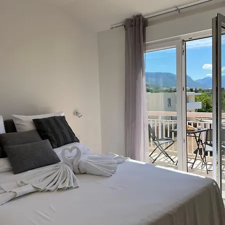 Moderne Meerblick Ap-1 Mit Pool Und Terrasse Bbq In Der Naehe Von Split Trogir By Interhome *