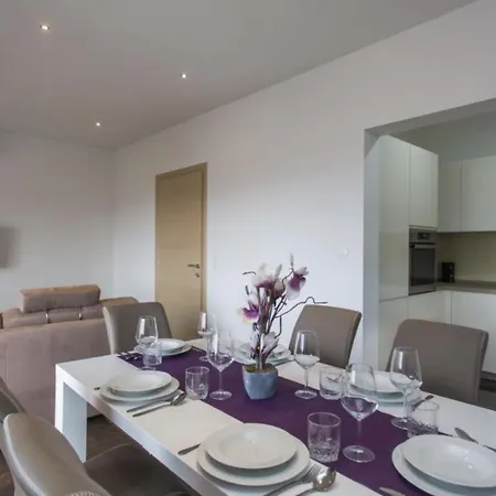 Moderne Meerblick Ap-1 Mit Pool Und Terrasse Bbq In Der Naehe Von Split Trogir By Interhome