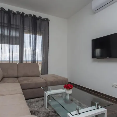 Moderne Meerblick Ap-1 Mit Pool Und Terrasse Bbq In Der Naehe Von Split Trogir By Interhome *