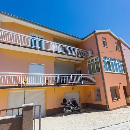 Moderne Meerblick Ap-1 Mit Pool Und Terrasse Bbq In Der Naehe Von Split Trogir By Interhome Apartman Kaštela