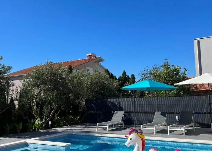 Moderne Meerblick Ap-1 Mit Pool Und Terrasse Bbq In Der Naehe Von Split Trogir By Interhome Kastela