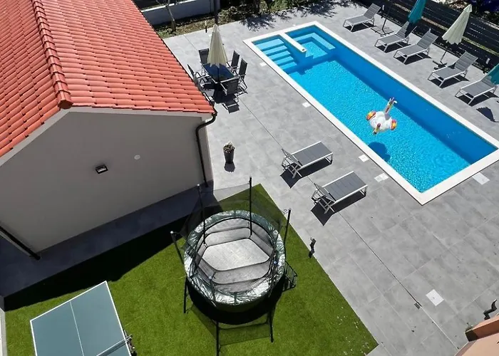Apartment Moderne Meerblick Ap-1 Mit Pool Und Terrasse Bbq In Der Naehe Von Split Trogir By Interhome