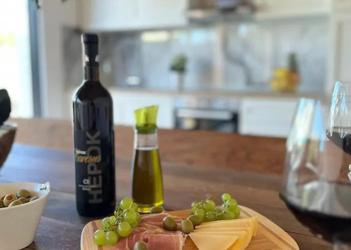 Apartment Moderne Meerblick Ap-1 Mit Pool Und Terrasse Bbq In Der Naehe Von Split Trogir By Interhome