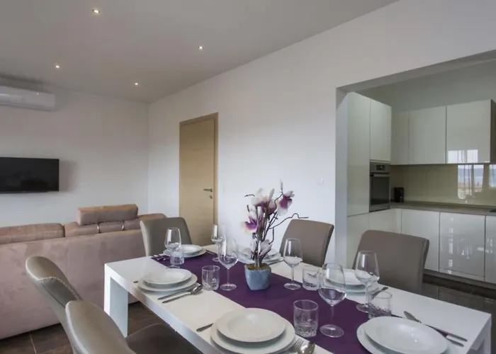 Moderne Meerblick Ap-1 Mit Pool Und Terrasse Bbq In Der Naehe Von Split Trogir By Interhome