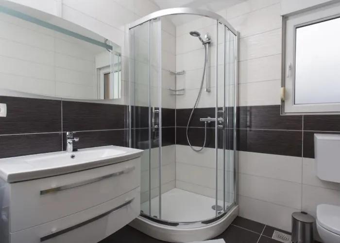 Moderne Meerblick Ap-1 Mit Pool Und Terrasse Bbq In Der Naehe Von Split Trogir By Interhome * Kastela