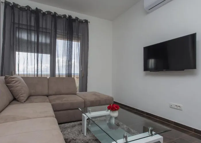 Moderne Meerblick Ap-1 Mit Pool Und Terrasse Bbq In Der Naehe Von Split Trogir By Interhome *