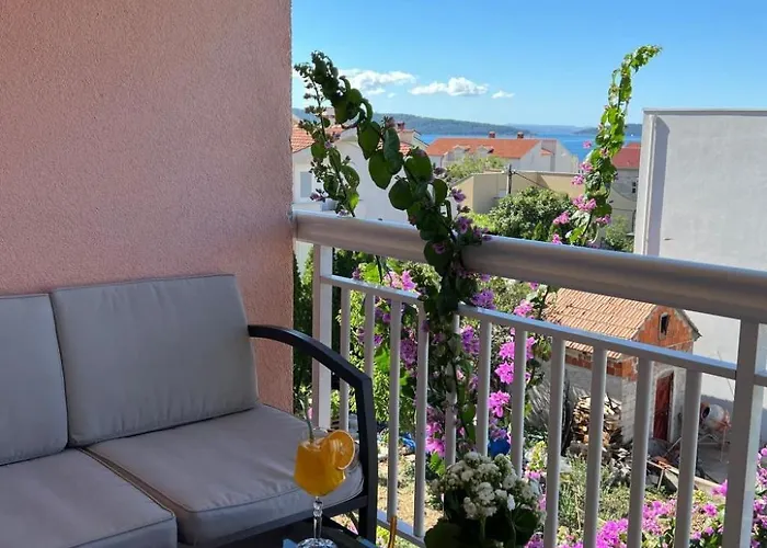 Moderne Meerblick Ap-1 Mit Pool Und Terrasse Bbq In Der Naehe Von Split Trogir By Interhome Apartment Kastela