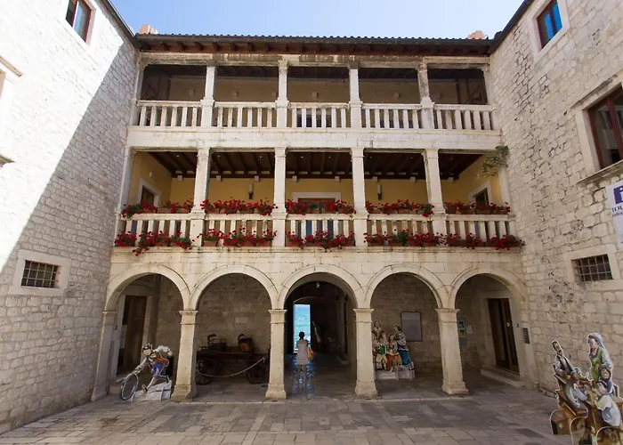 Moderne Meerblick Ap-1 Mit Pool Und Terrasse Bbq In Der Naehe Von Split Trogir By Interhome Apartment Kastela