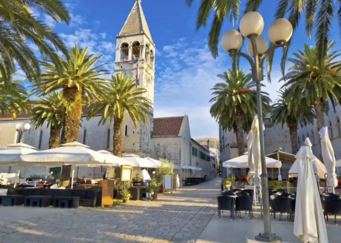 Apartment Moderne Meerblick Ap-1 Mit Pool Und Terrasse Bbq In Der Naehe Von Split Trogir By Interhome